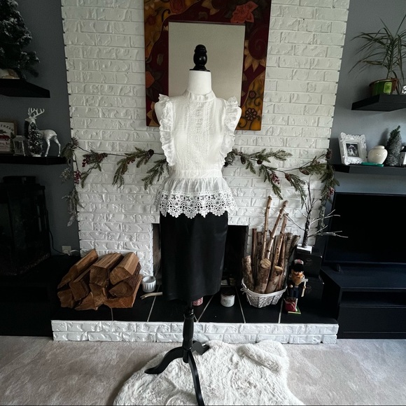 NWOT - Guipure Peplum blouse - Picture 3 of 13